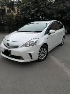 Toyota Prius Alpha 2013