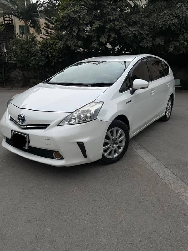 Toyota Prius Alpha 2013 0