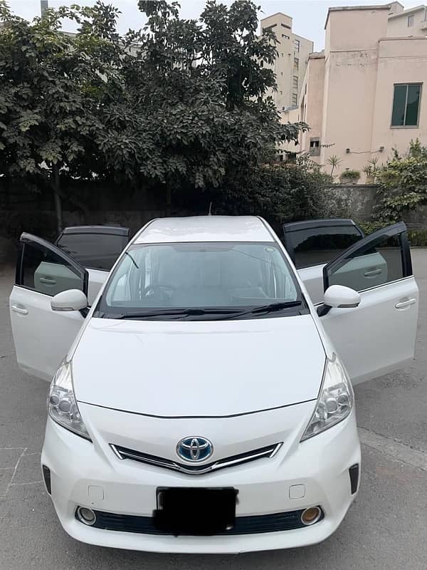 Toyota Prius Alpha 2013 2