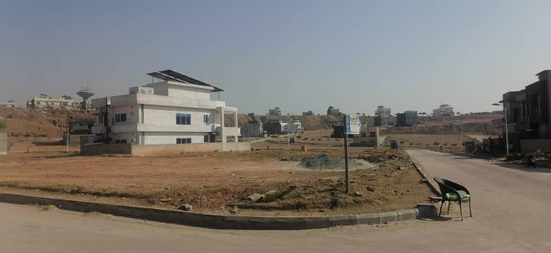 21 MARLA CORNER PLOT WITH 80 FEET FRONT AND SOLID LAND AVAILABLE FOR SALE IN BLOCK L 0