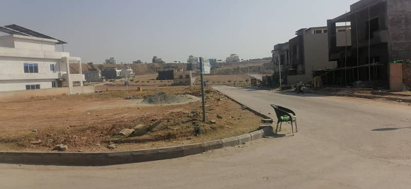 21 MARLA CORNER PLOT WITH 80 FEET FRONT AND SOLID LAND AVAILABLE FOR SALE IN BLOCK L 3