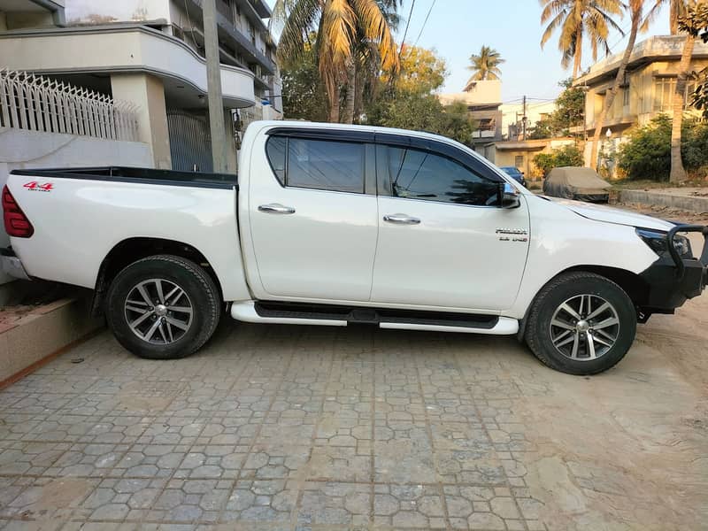 Toyota Hilux Revo V Dual AC 3