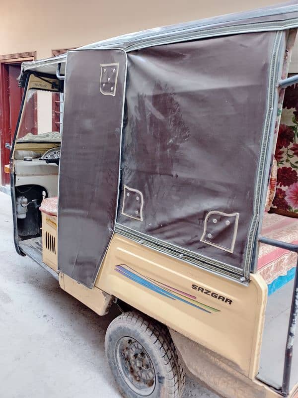 Sazgar 6 seater rickshaw 1