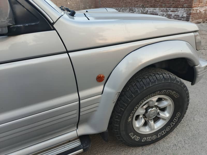 Mitsubishi Pajero 1997 7