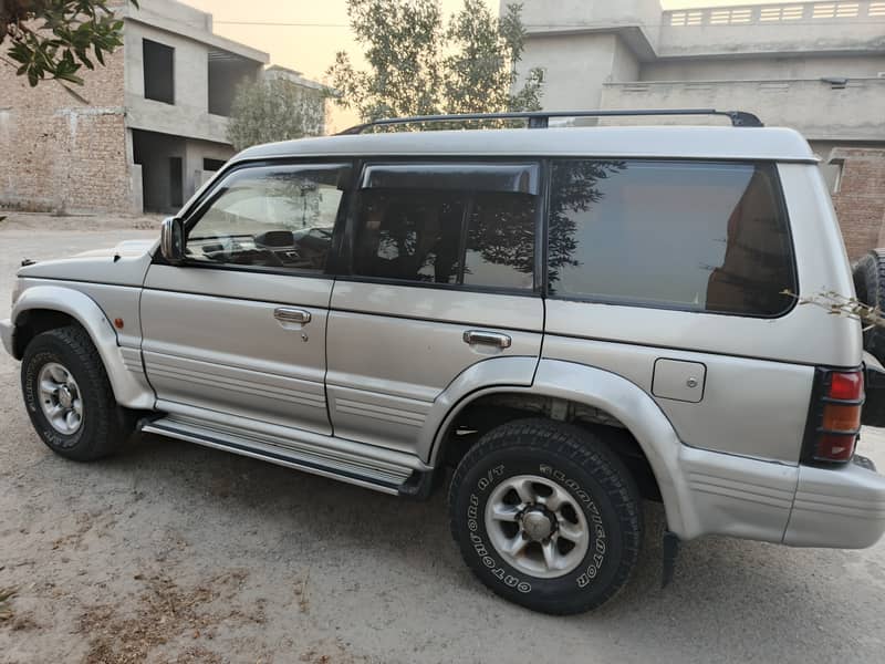 Mitsubishi Pajero 1997 9