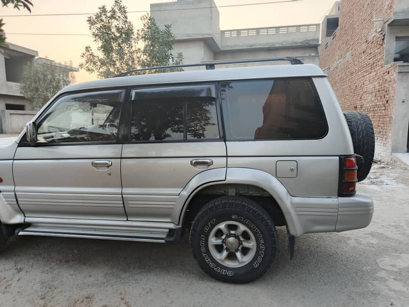 Mitsubishi Pajero 1997 11