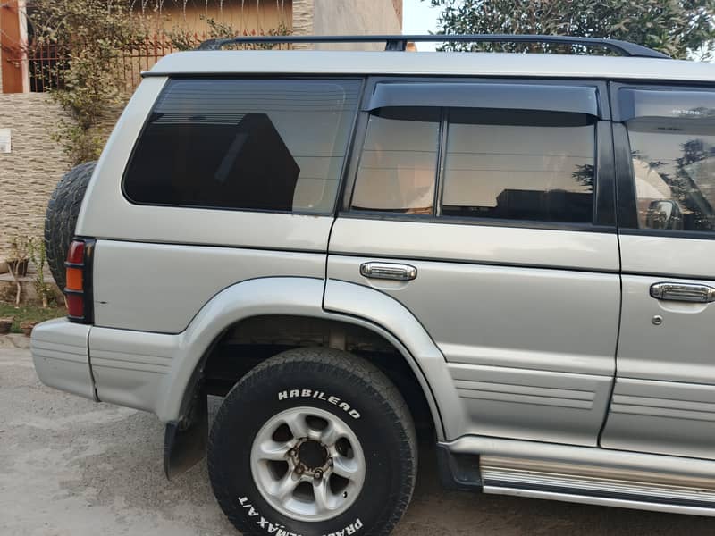 Mitsubishi Pajero 1997 13