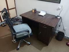 computer chair and table