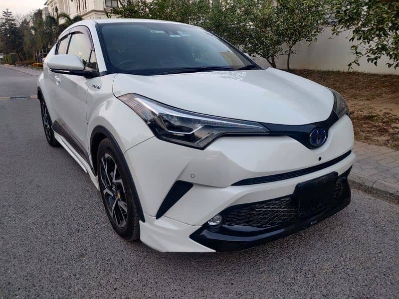 Toyota C-HR 2019 G-LED Top of Line Package 1