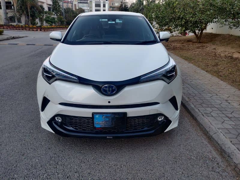 Toyota C-HR 2019 G-LED Top of Line Package 2