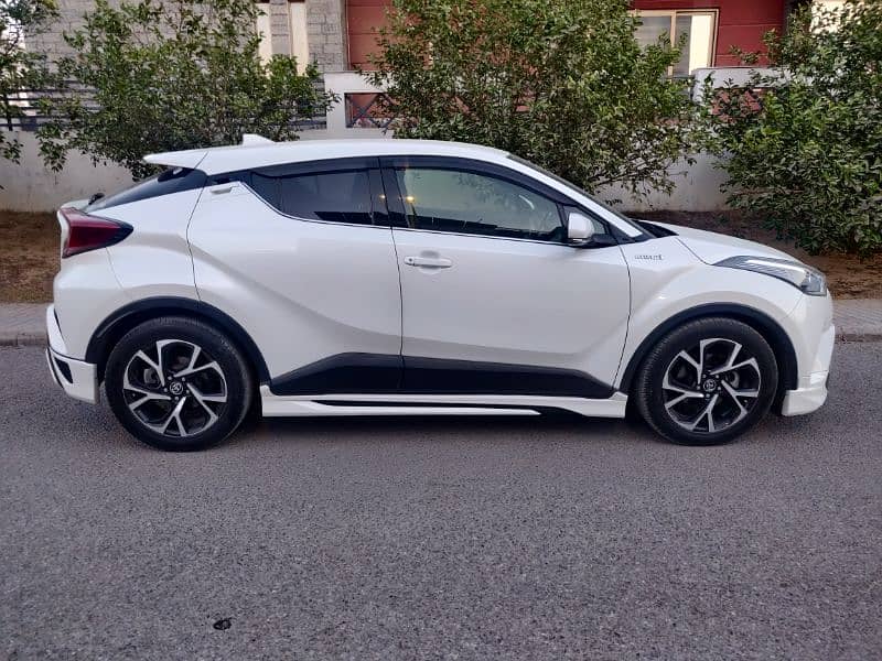 Toyota C-HR 2019 G-LED Top of Line Package 3