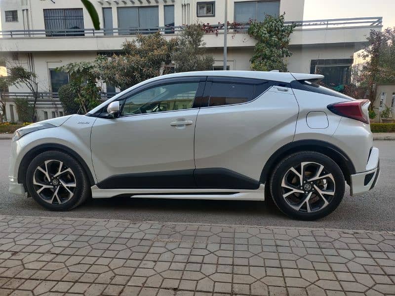 Toyota C-HR 2019 G-LED Top of Line Package 4