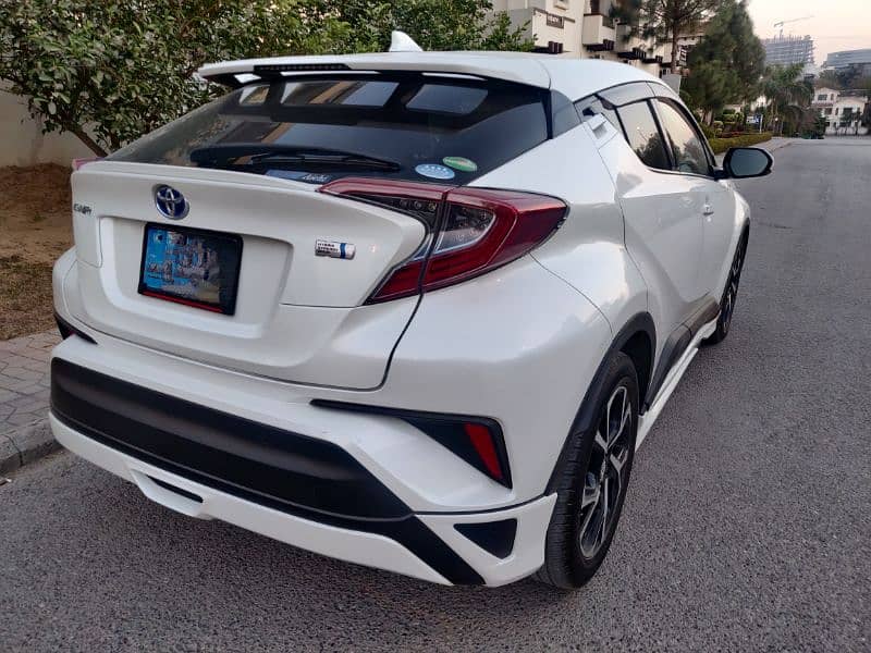 Toyota C-HR 2019 G-LED Top of Line Package 5