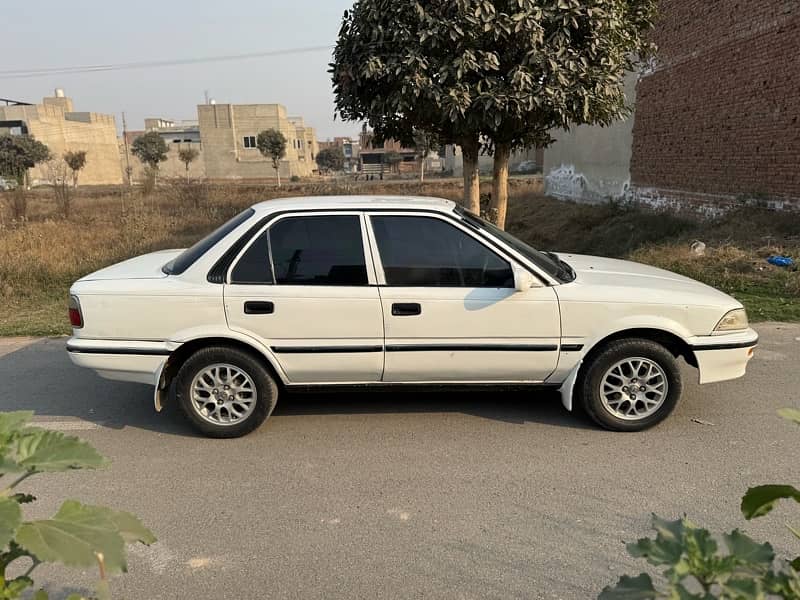 Toyota Corolla DX 2