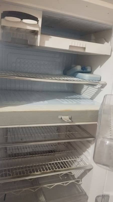 Waves refrigerator good condition 6