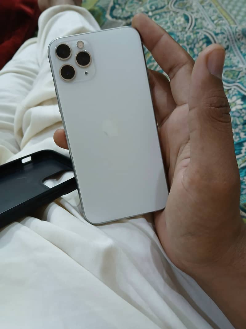 Apple iPhone 11 Pro 0