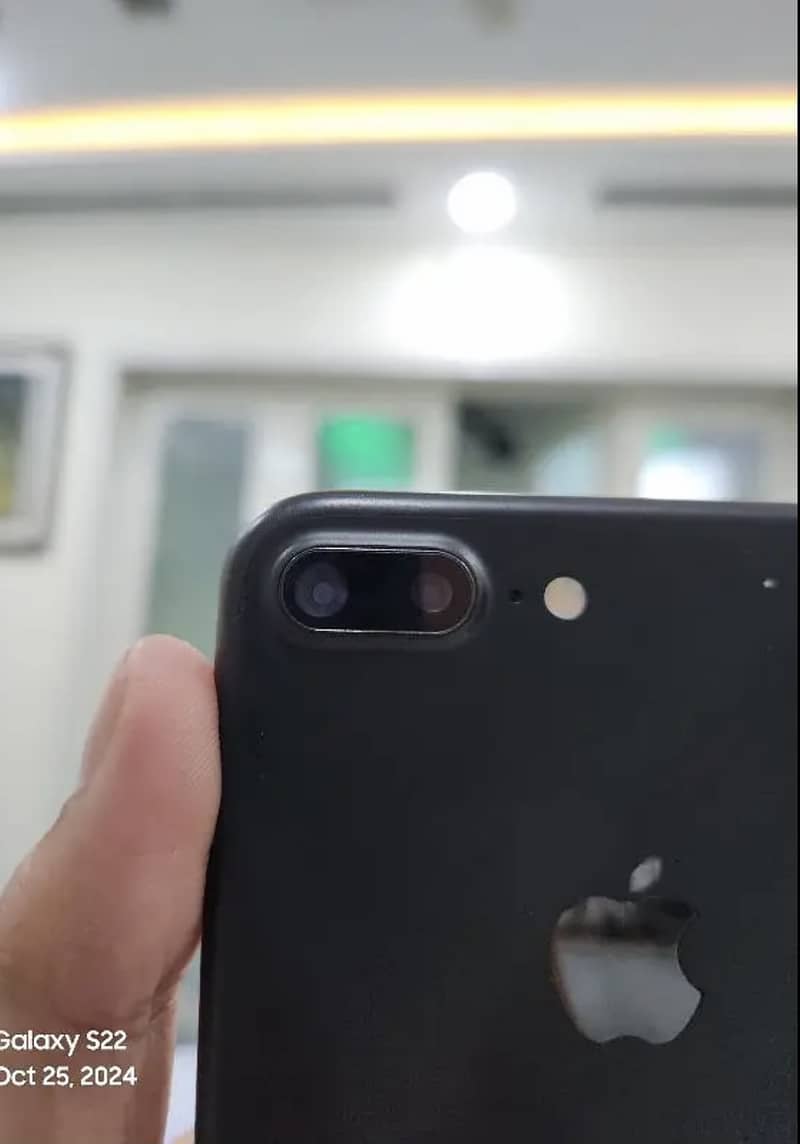 Apple iPhone 7 Plus 0