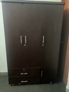 3-Door cupboard for sale I-8