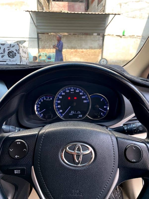 Toyota Yaris 2020 like new 4