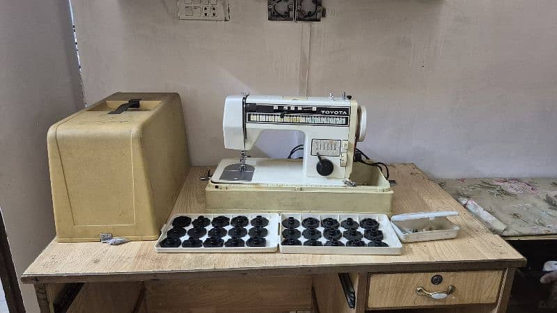 Toyota model 702 sewing machine 4