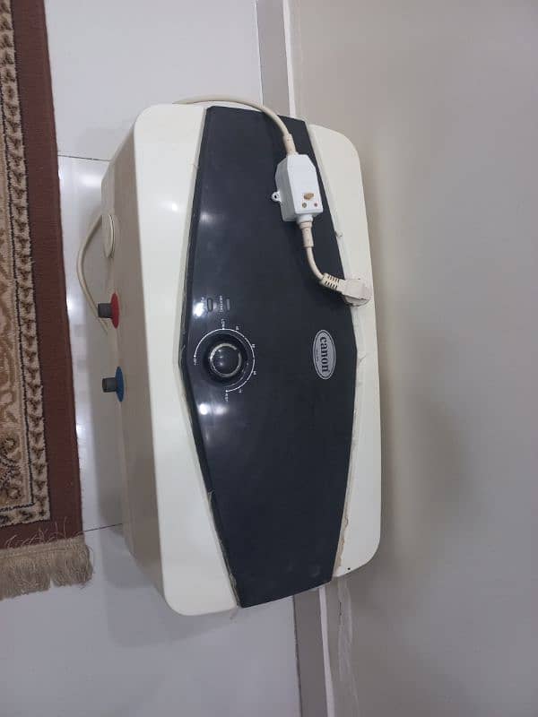 canon electric gyser 20 litre 10/10 condition 0