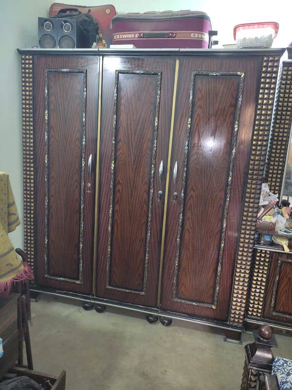 Furniture | Sheesham Worked Furniture | Bed | wardrobe | Dressing 4