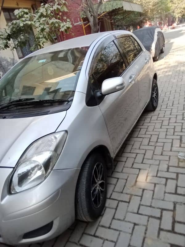 Toyota Vitz 2009/2011 1