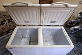 Waves Deep Freezer in good condition.