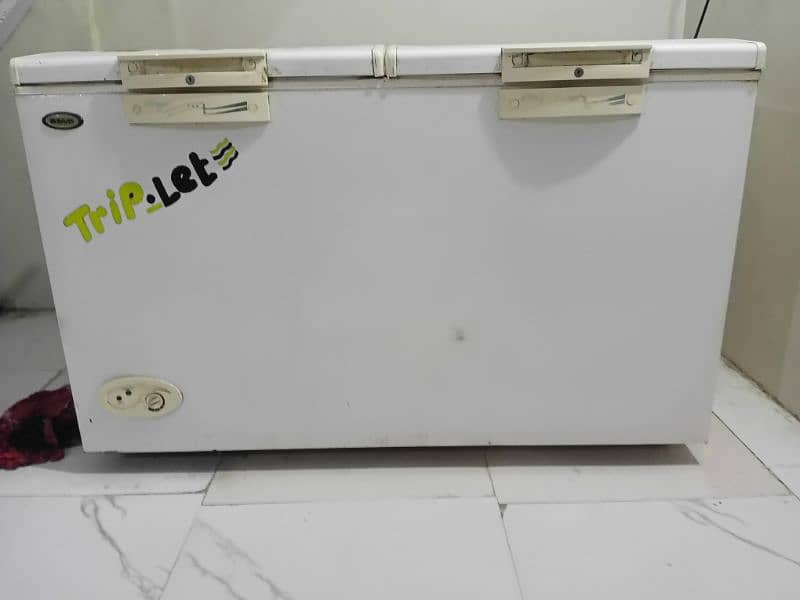 waves deep freezer in good condition 7