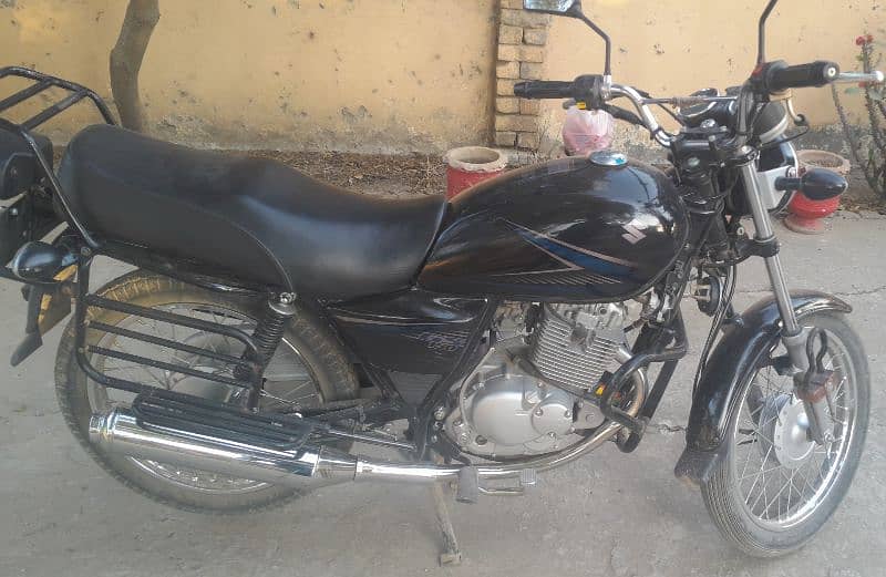 Suzuki GS 150 2024 model New like condition, special Islamabad Number 3