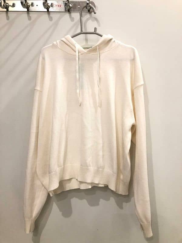 white crop hoodie 1