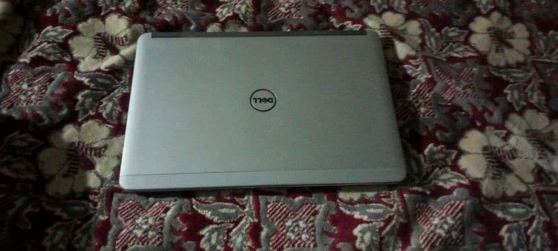 i5 4th generation Dell Laptop Lattitude E 7240 1