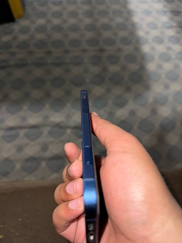 iphone 12 blue 10/10 like new 2