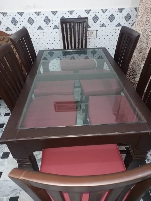 6 seater glass Dinning Table Brand new conditon 1