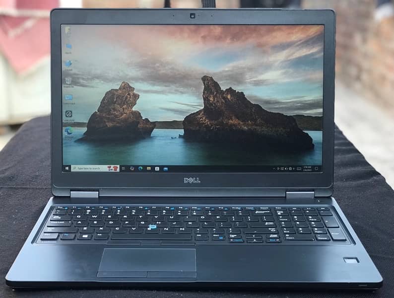 Dell Latitude 5580 i7-7820HQ with 2gb NVIDIA 16/256gb 0