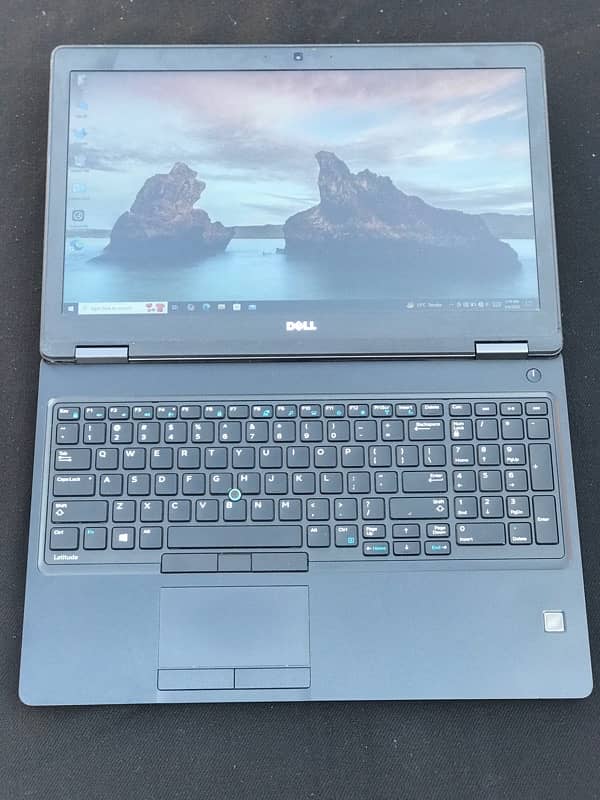 Dell Latitude 5580 i7-7820HQ with 2gb NVIDIA 16/256gb 1