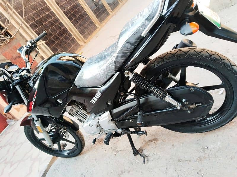 Yamaha ybr modle 20 total ganiun punjab num O3278O8O89O 5