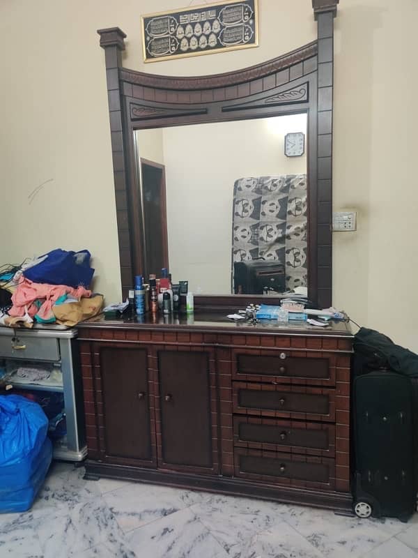 dressing table and utensils show case for sale 2