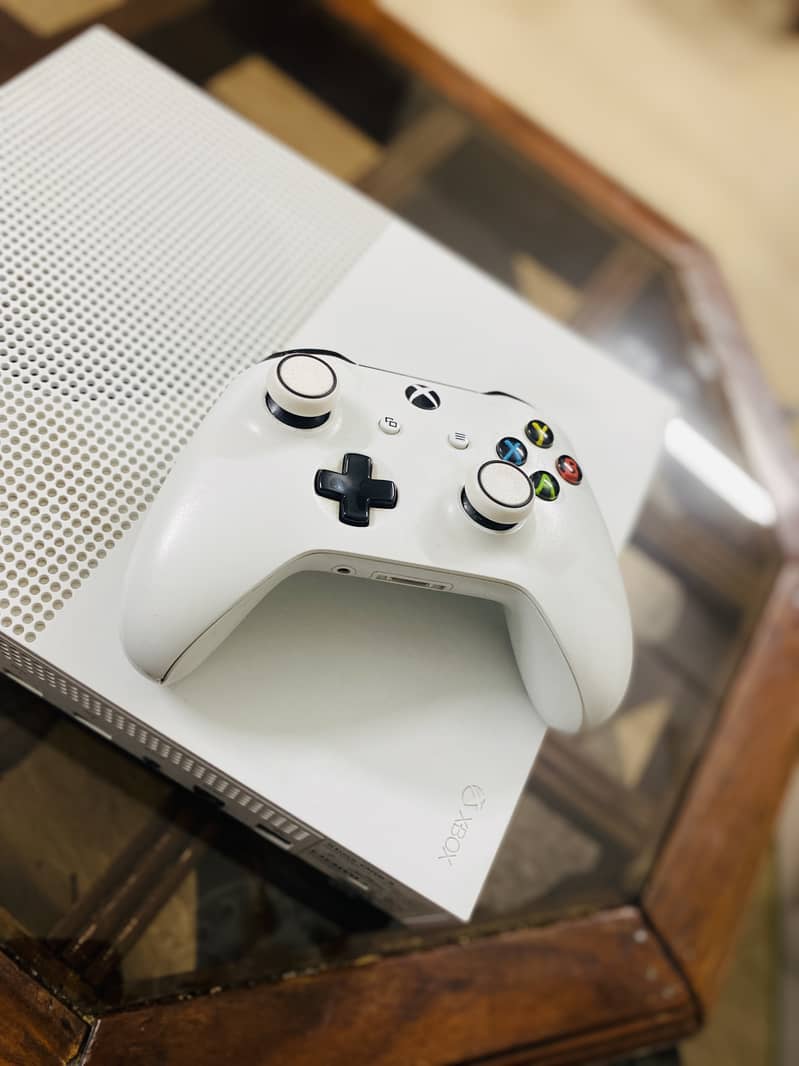 Xbox one S 1tb for sale with box original Negotiable price 8