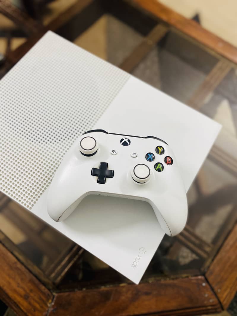 Xbox one S 1tb for sale with box original Negotiable price 9