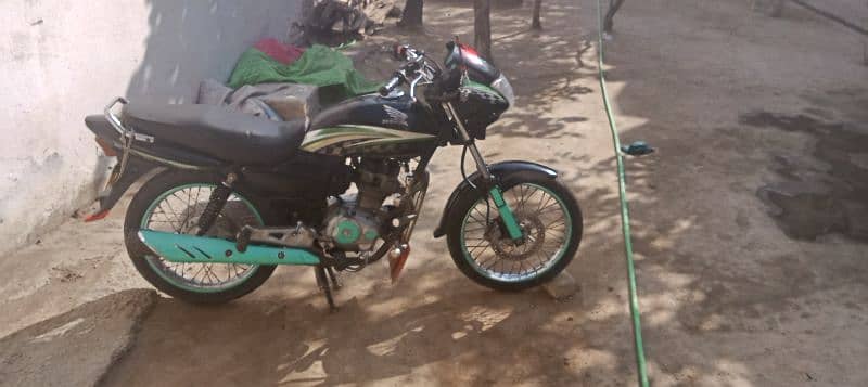 I selling my Honda Deluxe motorcycle urgent sale need momey 1