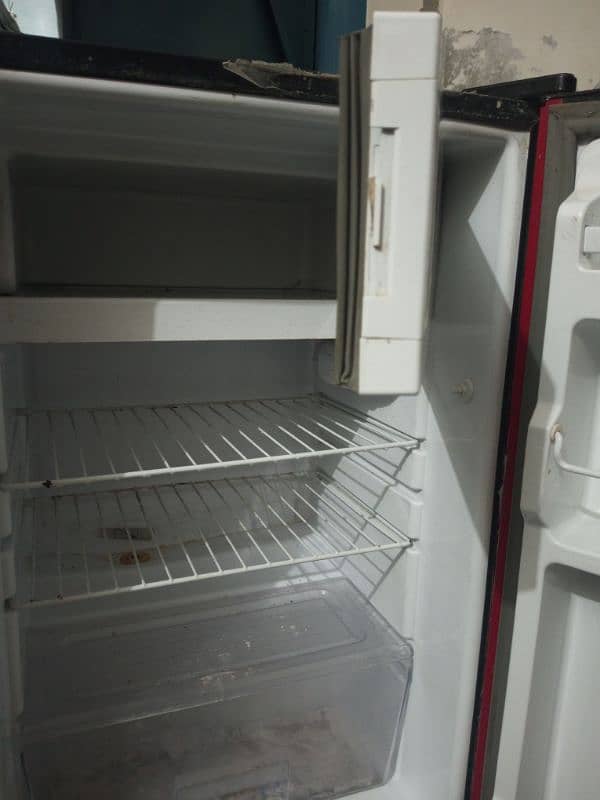 Dawlance mini fridge 5