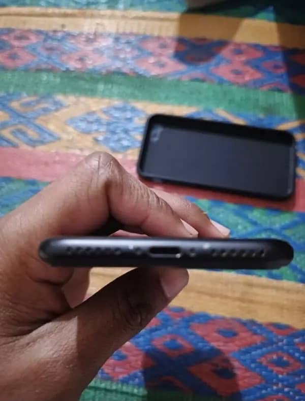 iPhone 7/ 256gb / 4 month all sim working 3