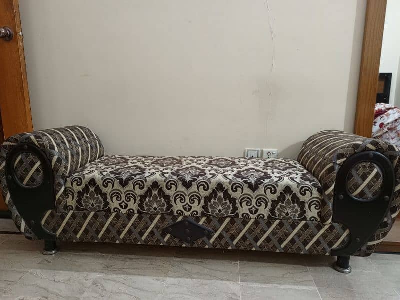 7 SEATER SOFA SET WITH 1 CENTRE TABLE 2 SIDE TABLE AND 1 DEEWAN 0