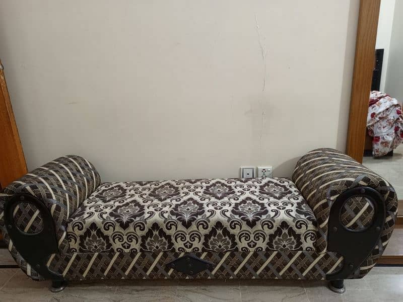 7 SEATER SOFA SET WITH 1 CENTRE TABLE 2 SIDE TABLE AND 1 DEEWAN 1