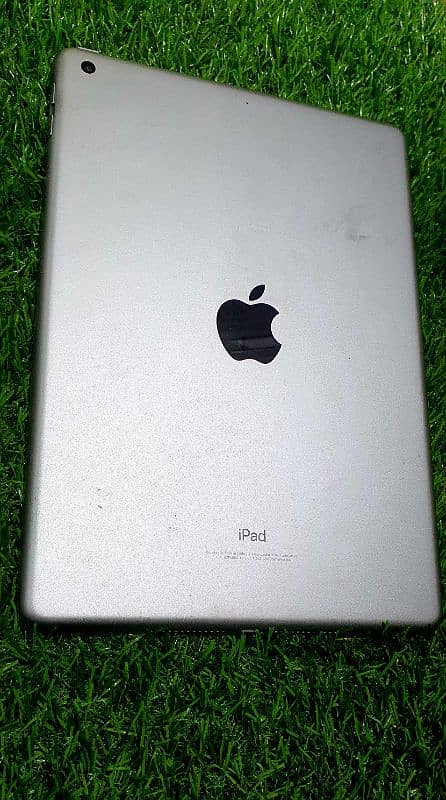 ipad 6th generation wifi 32Gb 2