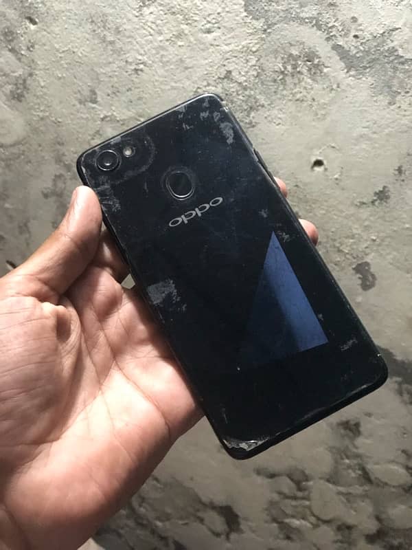 OPPO F7 4gb ram 64gm memory 1