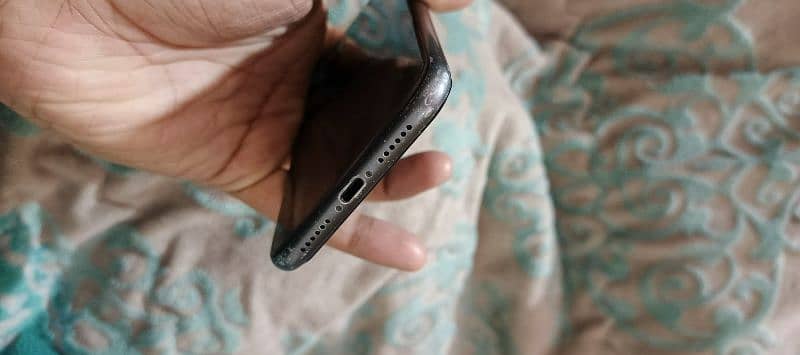 Iphone 11 128gb Factory unlocked sim working. 5