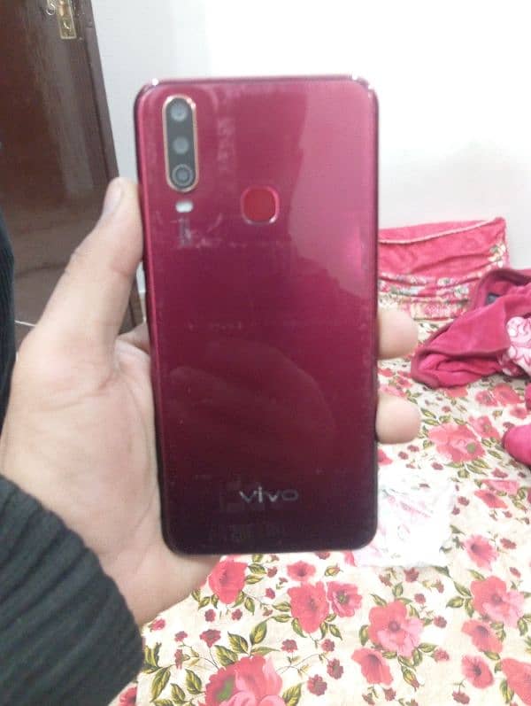 VIvo Y 17 with Box and cable 3