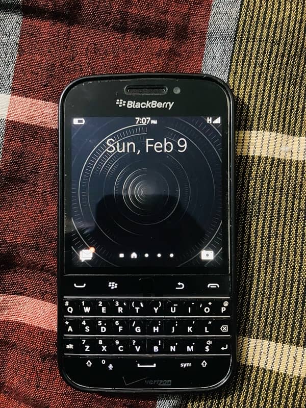 Blackberry Classic [Q20] 0